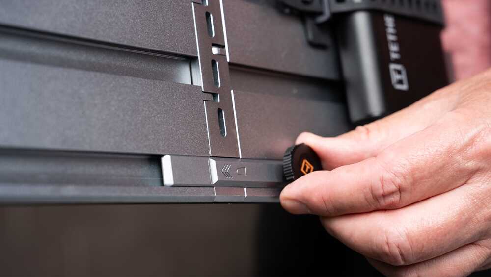 Tether Tools AeroTrac Workstation bottom lock
