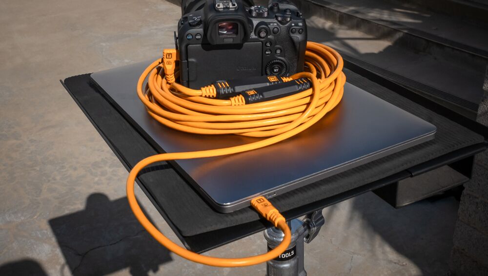 TetherPro USB-C to USB-C 5G, 31' (9.4m), Straight to Right Angle Cable - Image 8