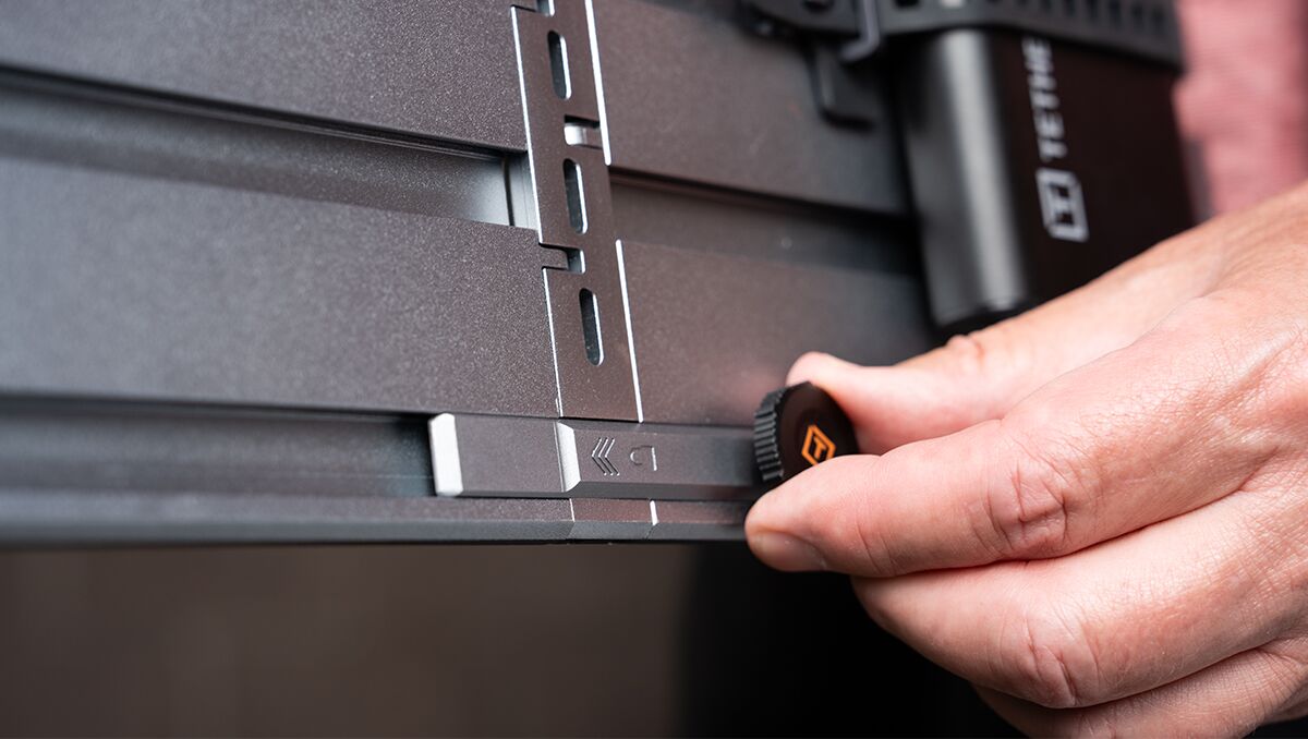 Tether Tools AeroTrac Workstation bottom lock