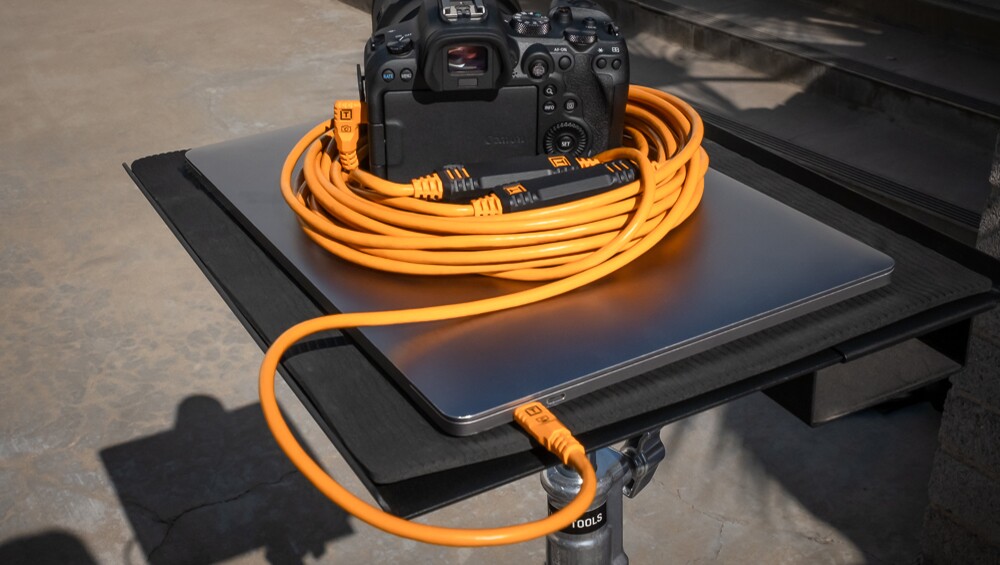 TetherPro USB-C to USB-C 5G, 31' (9.4m), Straight to Right Angle Cable - Image 9